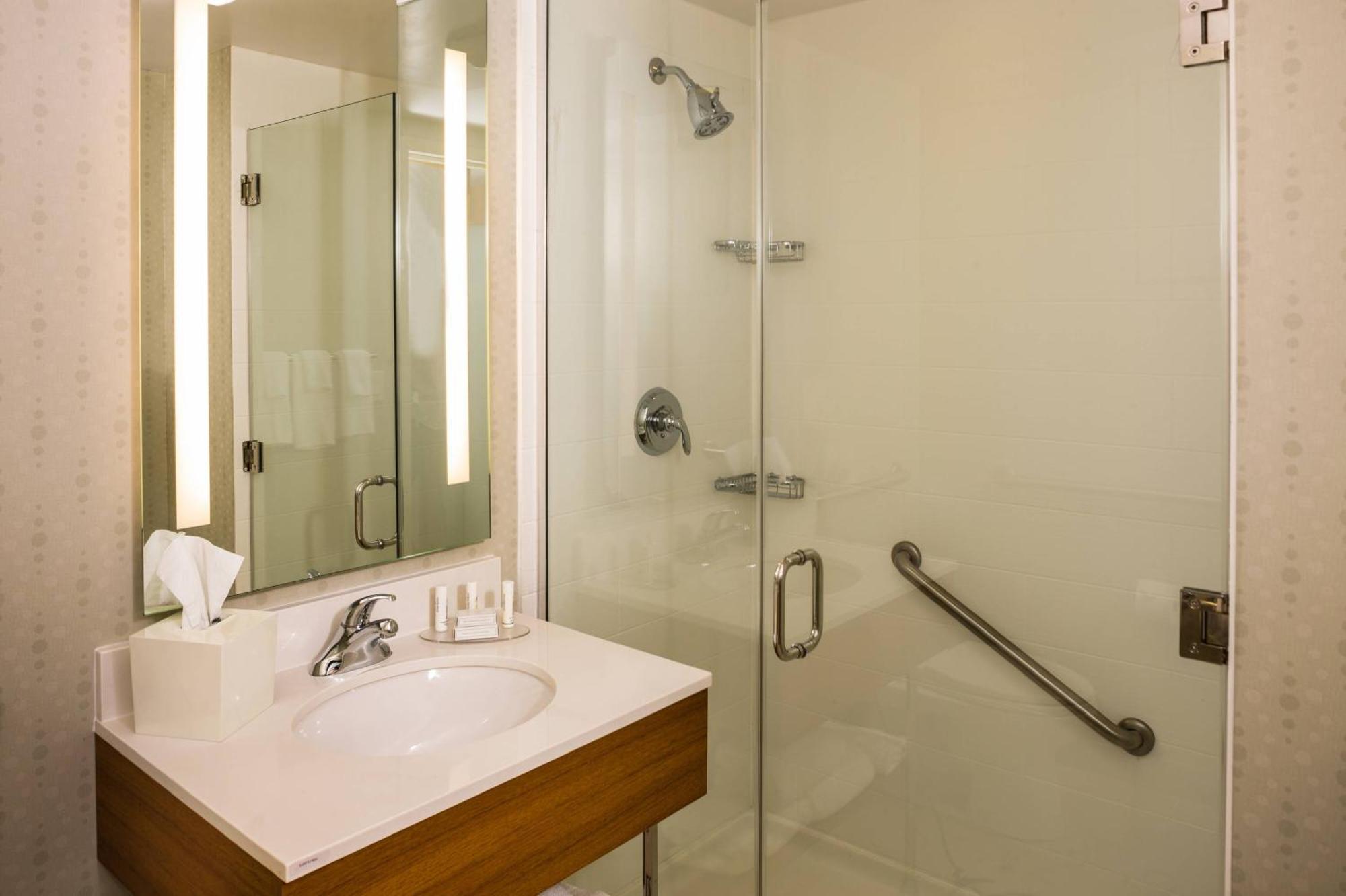 Springhill Suites By Marriott New York Laguardia Airport Екстериор снимка